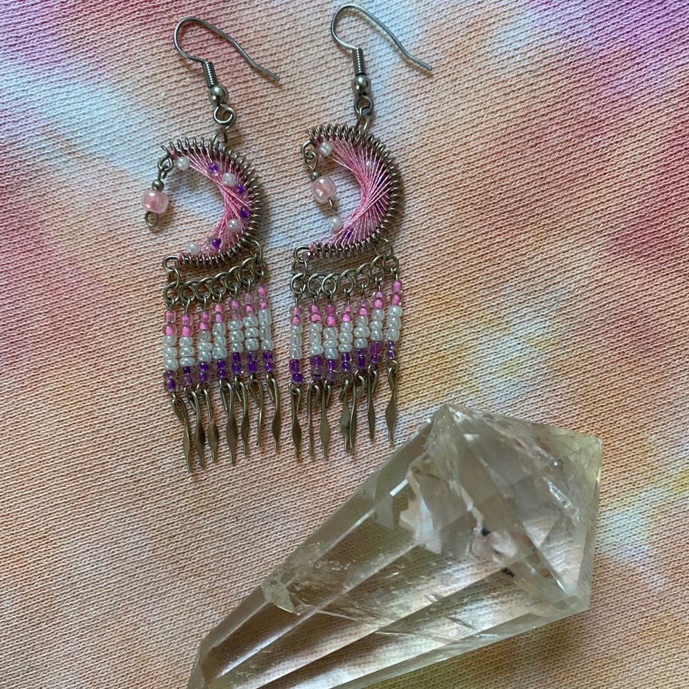 • VTG Crescent Moon Earrings •